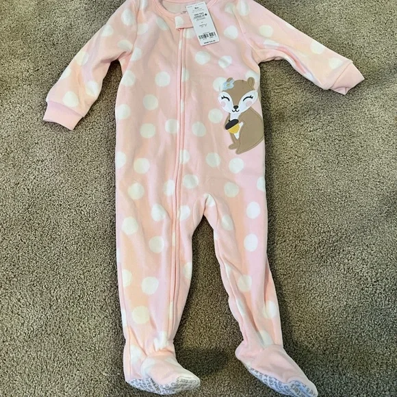 3 pairs of Carters PJ's - Picture 2 of 3